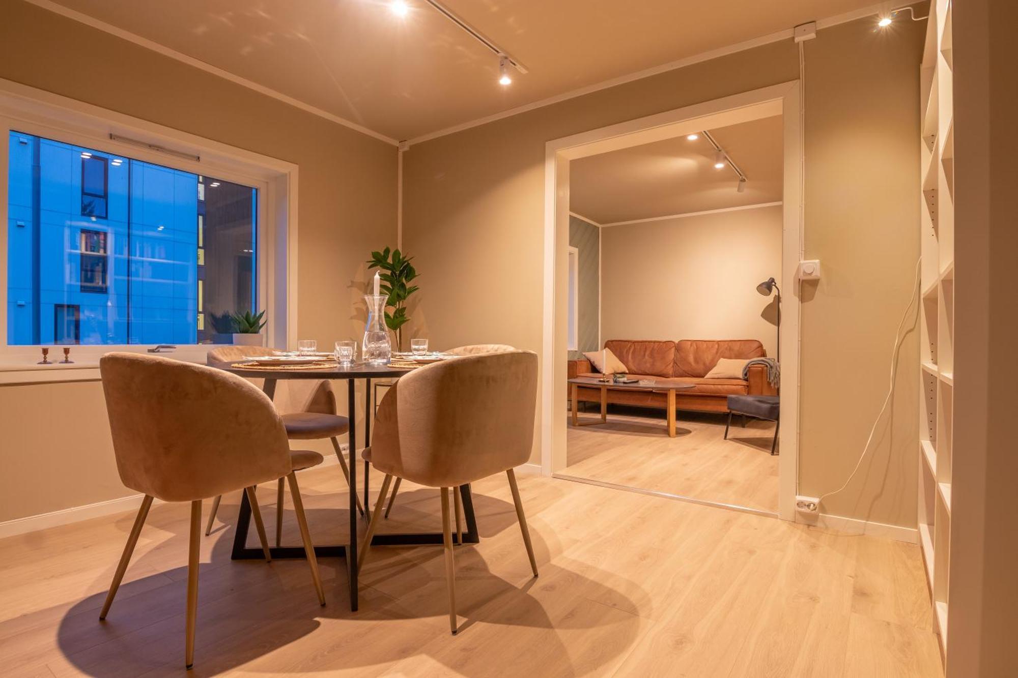 Cozy And Spacious Apartment In City Centre Tromsø Buitenkant foto